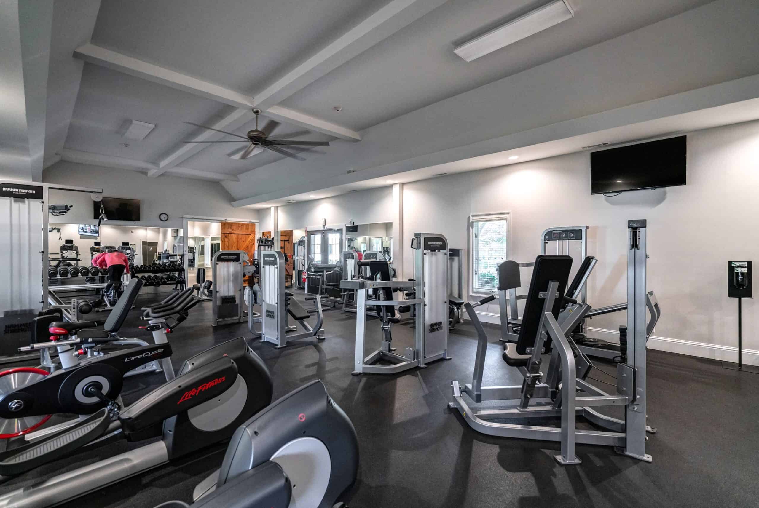 Staying Healthy at Harbor Club: Wellness Goals Made Easy in the New Year 